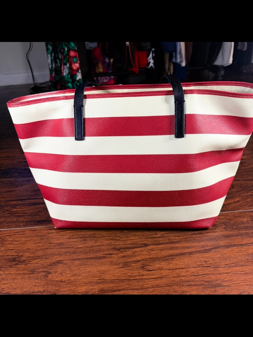 Kate Spade New York
HAWTHORNE LANE RYAN STRIPE SHOULDER TOTE EUC - Picture 4 of 8